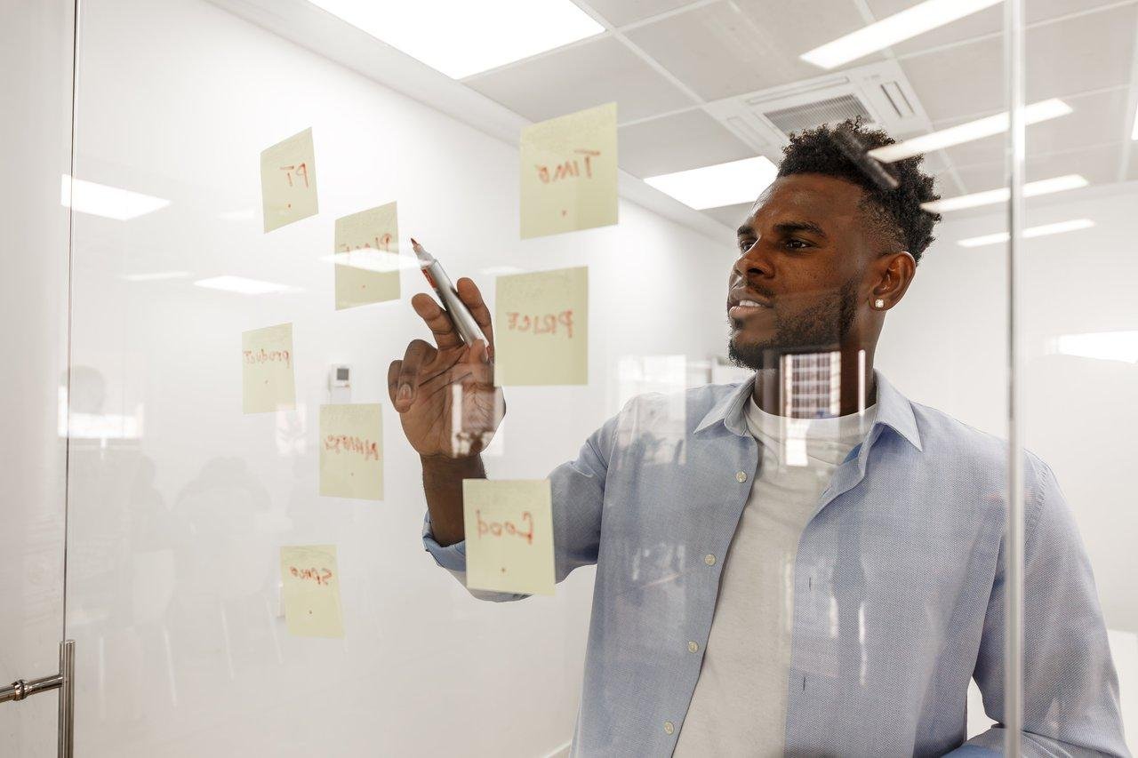 Tableau de bord Notion pour la gestion de projets, CRM et finances, facilitant l'organisation complète.