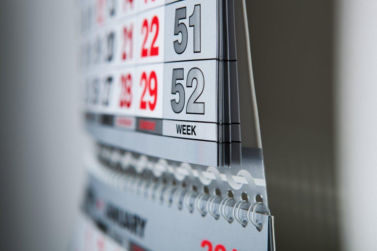 Vue épurée d'un calendrier de travail organisé, optimisant la gestion de la semaine pour une productivité accrue.