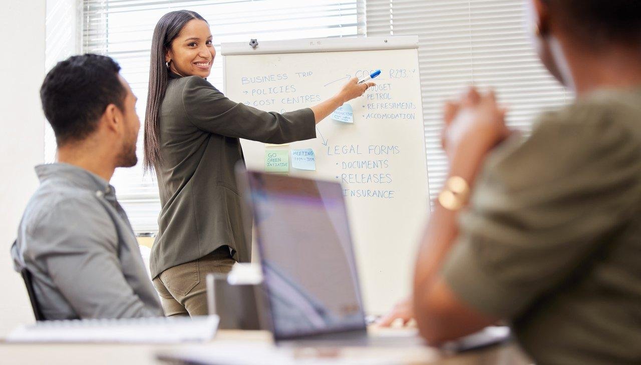 Coordination des dispositifs de financement pour l'entrepreneur, illustration d'une session de planification collaborative.