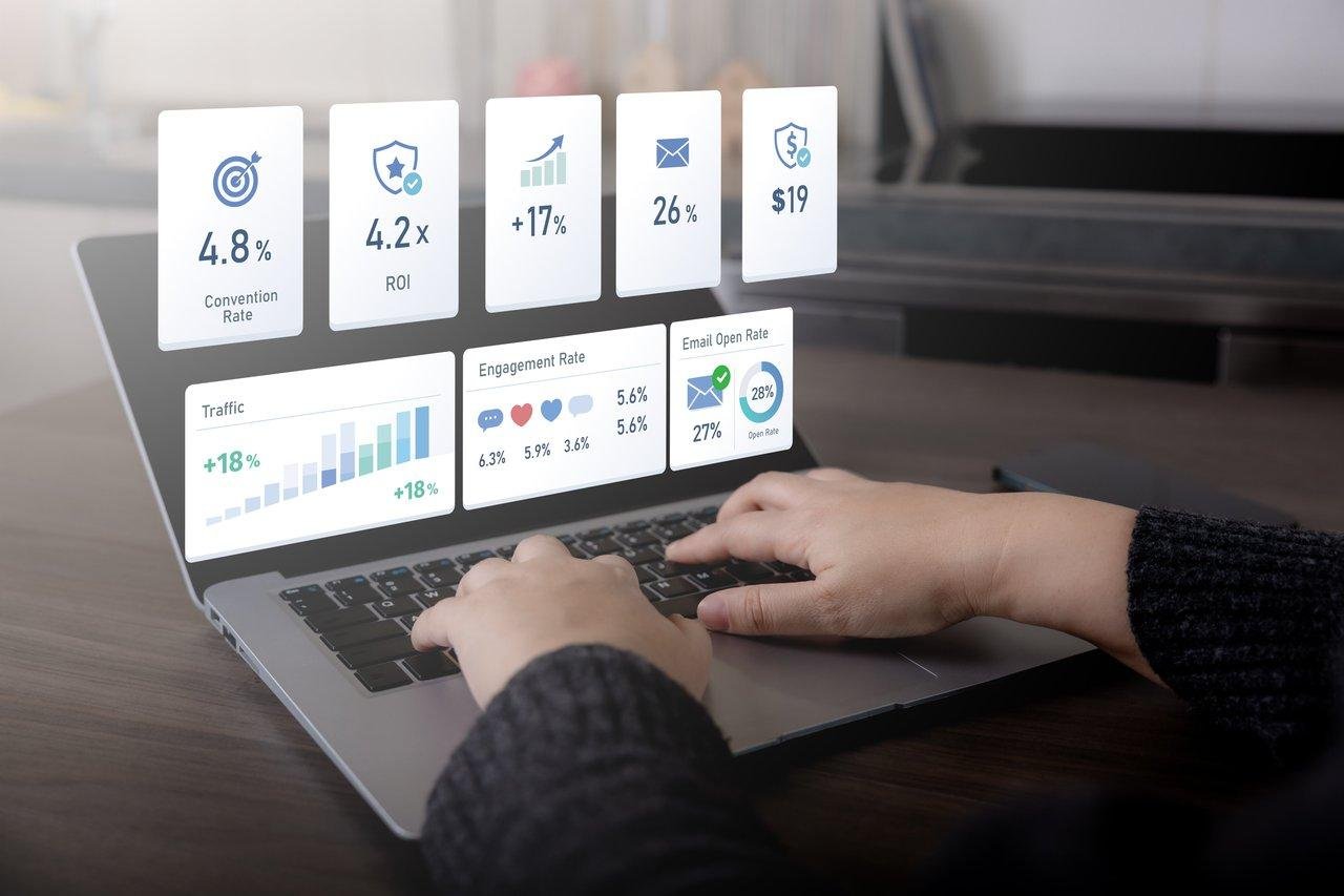 Tableau de bord d’analytics social media pour suivre la performance des KPIs clés.
